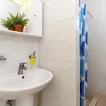 Alexi Villa *